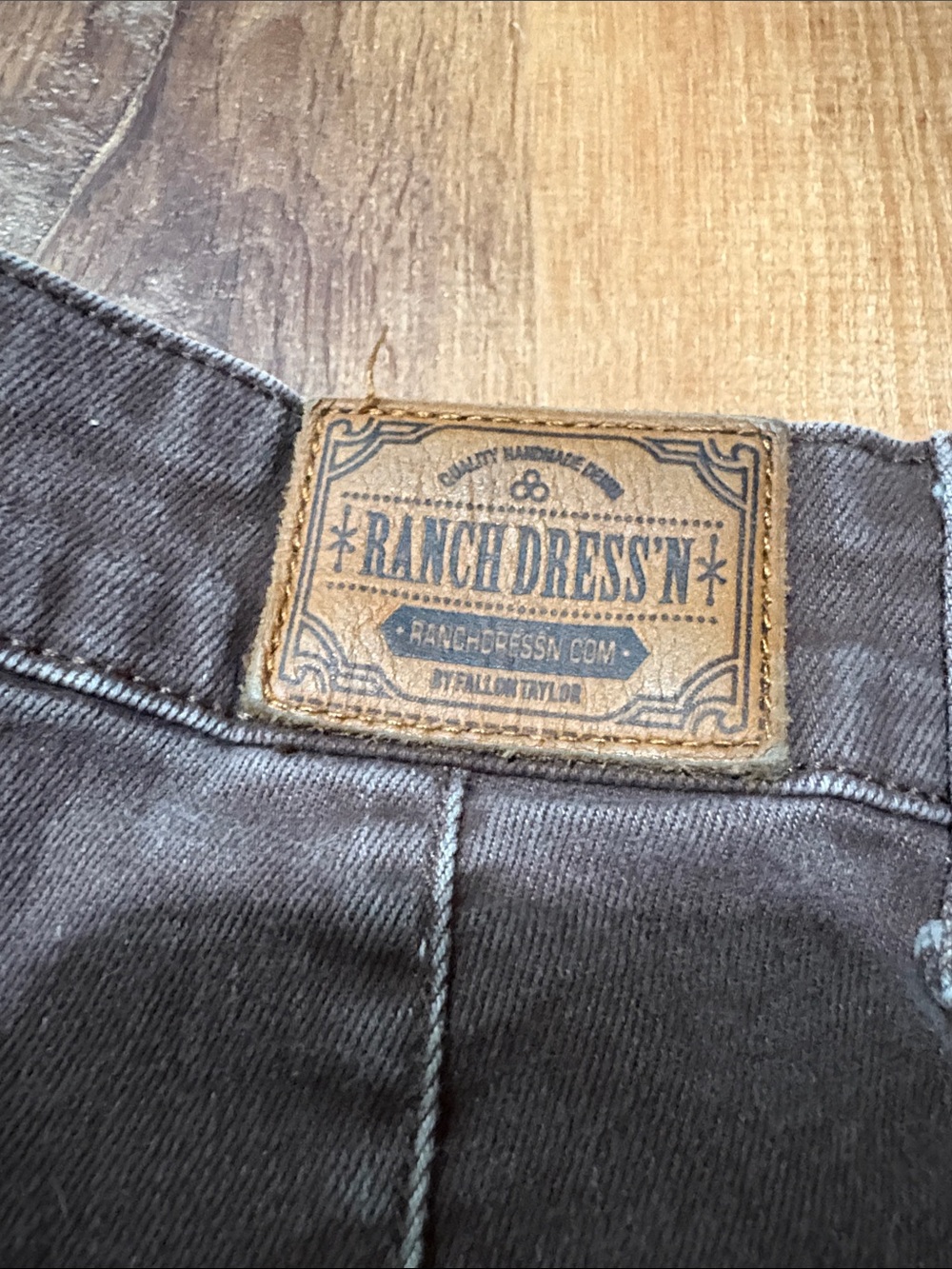 Ranch Dress’n Brown Buckaroo Cowboy Western Graphic Super Flare Jeans Size 6 - Picture 3 of 6